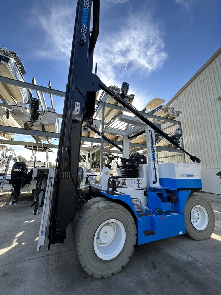 Wiggins 14,500 LB Marina Bull